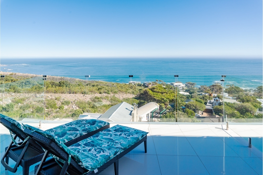 6 Bedroom Property for Sale in Bakoven Western Cape